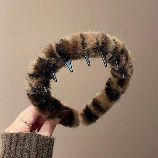 Leopard Print Non-slip Wavy Plush Headband with Teeth for Girls - Retro Korean Style for Autumn/Winter. Light Coffee Leopard Print Headband