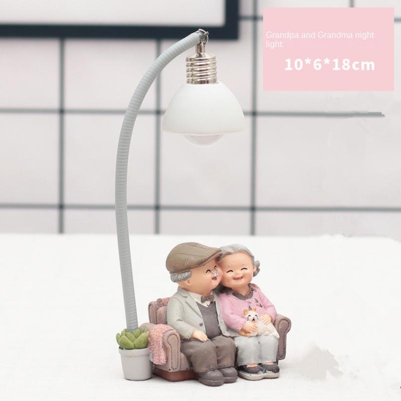 Harpiks Moderne Tegneserie Bestemor og Bestefar Modell Skulptur Kake Kjærester Par Dekorasjon Hjemmedekorasjon Bordplate Statuett Gave