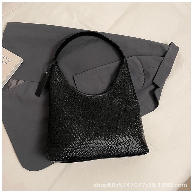 Soft Leather Underarm Bag Woven Pattern Vegetable Basket Bag Fashionable Foreign Style High-end Large-capacity Texture Commuter Tote Bag