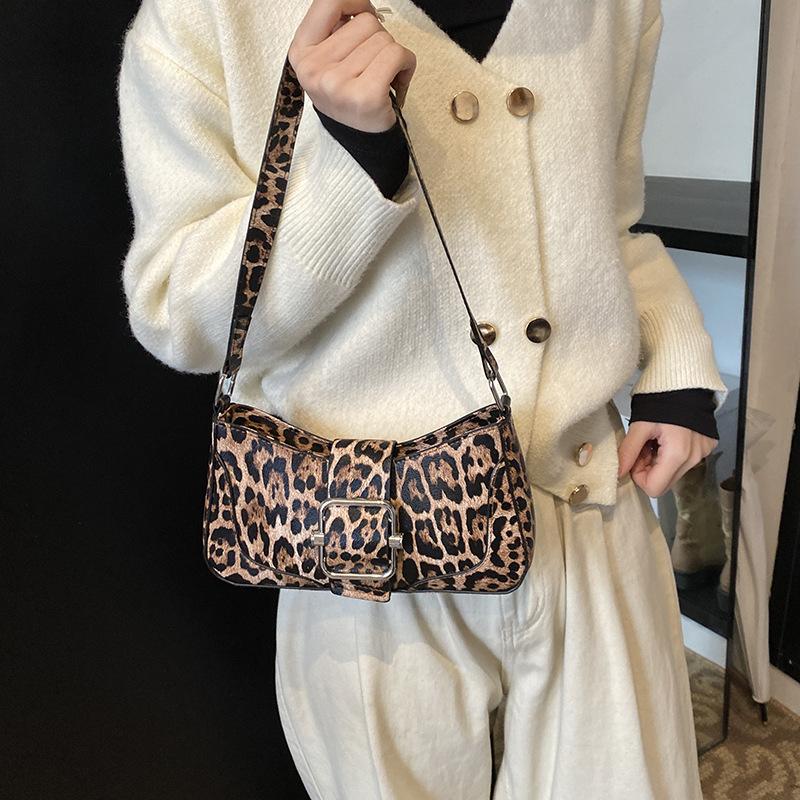Korean version of fashion underarm women's bag 2025 winter new niche design handbag retro leopard print shoulder crescent bag