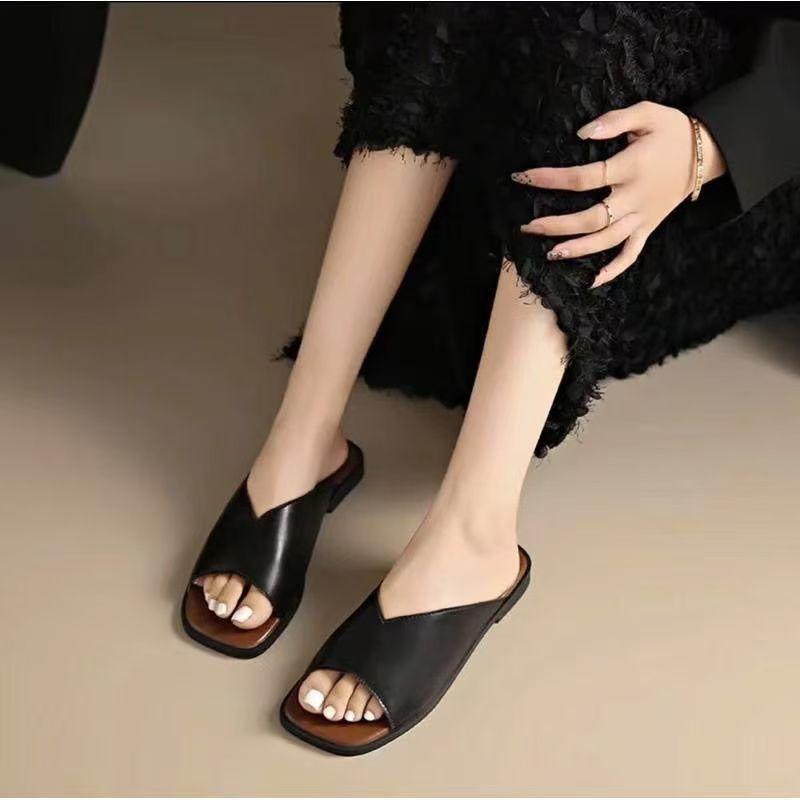 Damtofflor kvinnor går ut på sommaren för att bära den nya koreanska versionen av älvan vid havet strand mjuka platta enords-sandaler