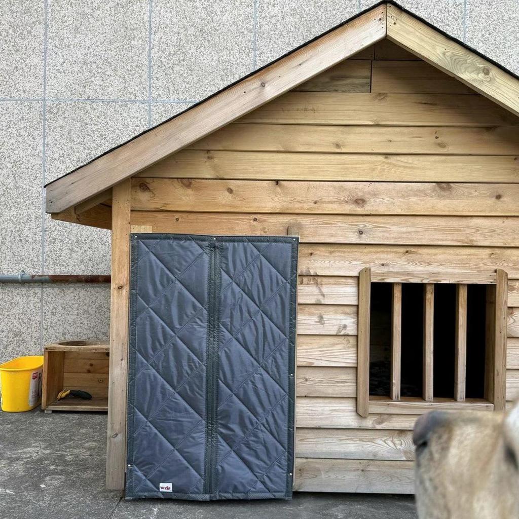 2025 Winddichtes & Isoliertes Outdoor Haustierhaus mit Wintertürvorhang - Regen- & Schneesicher