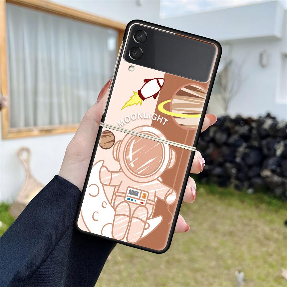 

Роскошный чехол для Samsung Galaxy Z Flip 4 3 5G Черные жесткие ПК чехлы для телефона Модная задняя крышка ZFlip Funda Космический крутой чехол с астронавтом Samsung Z Flip 5G