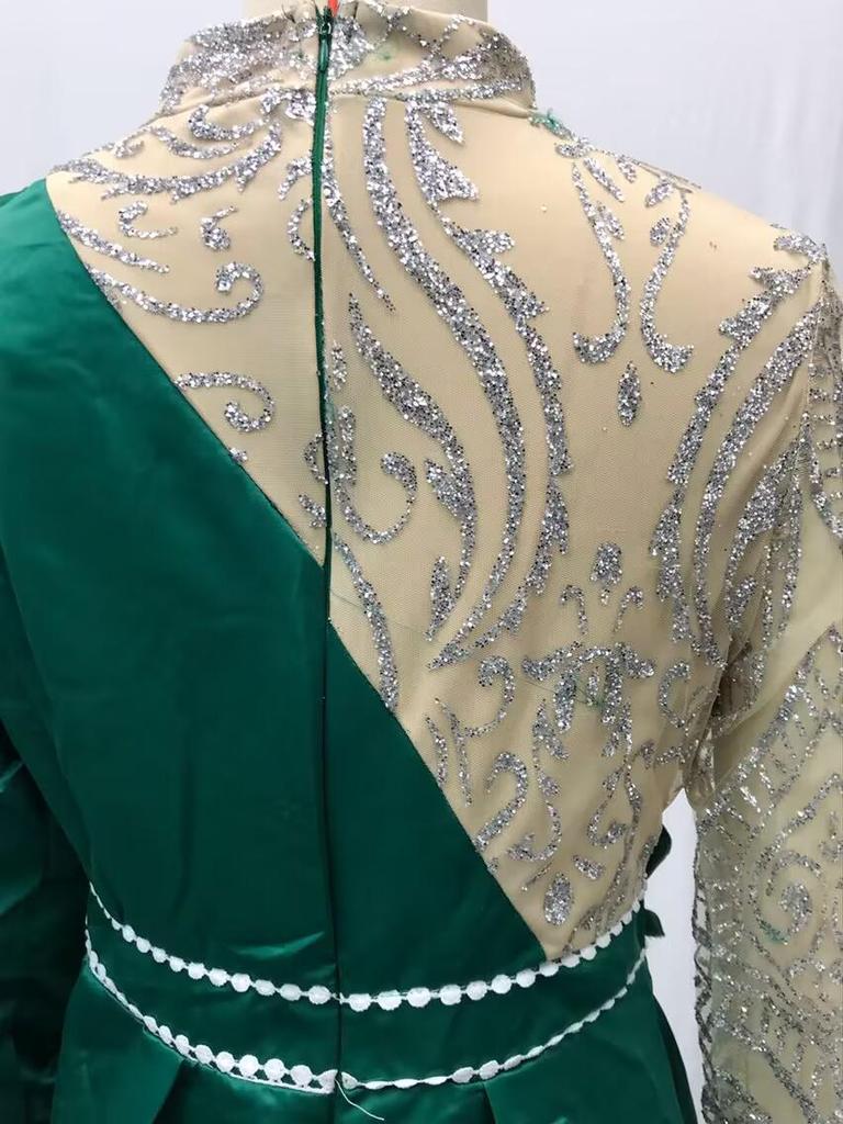2025 Elegant Gold Fishtail Evening Dress with Small Train for Banquet or Stage Performance