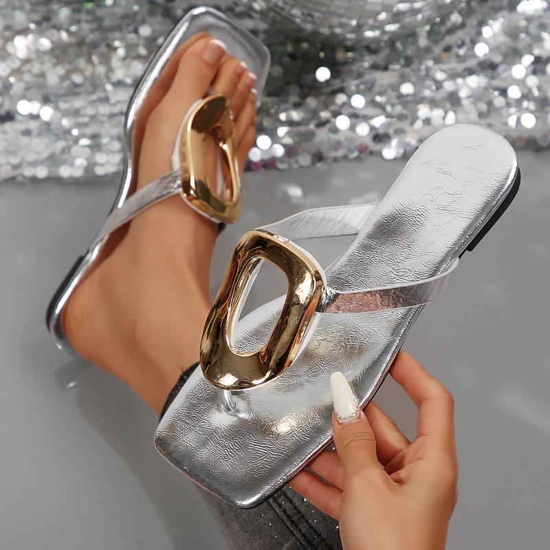 Large size herringbone cool slippers women's summer new metal buckle toe cold slippers beach thick heel cool slippers