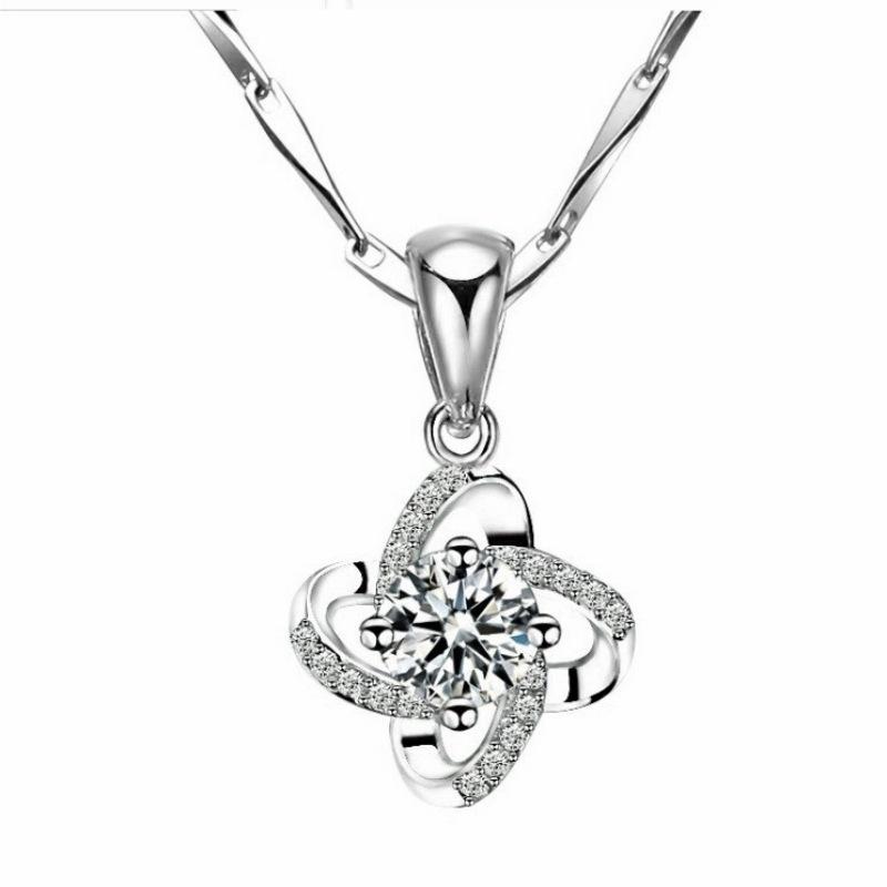 Fashion Four-Leaf Clover Imitation Moissanite Diamond Pendant Necklace