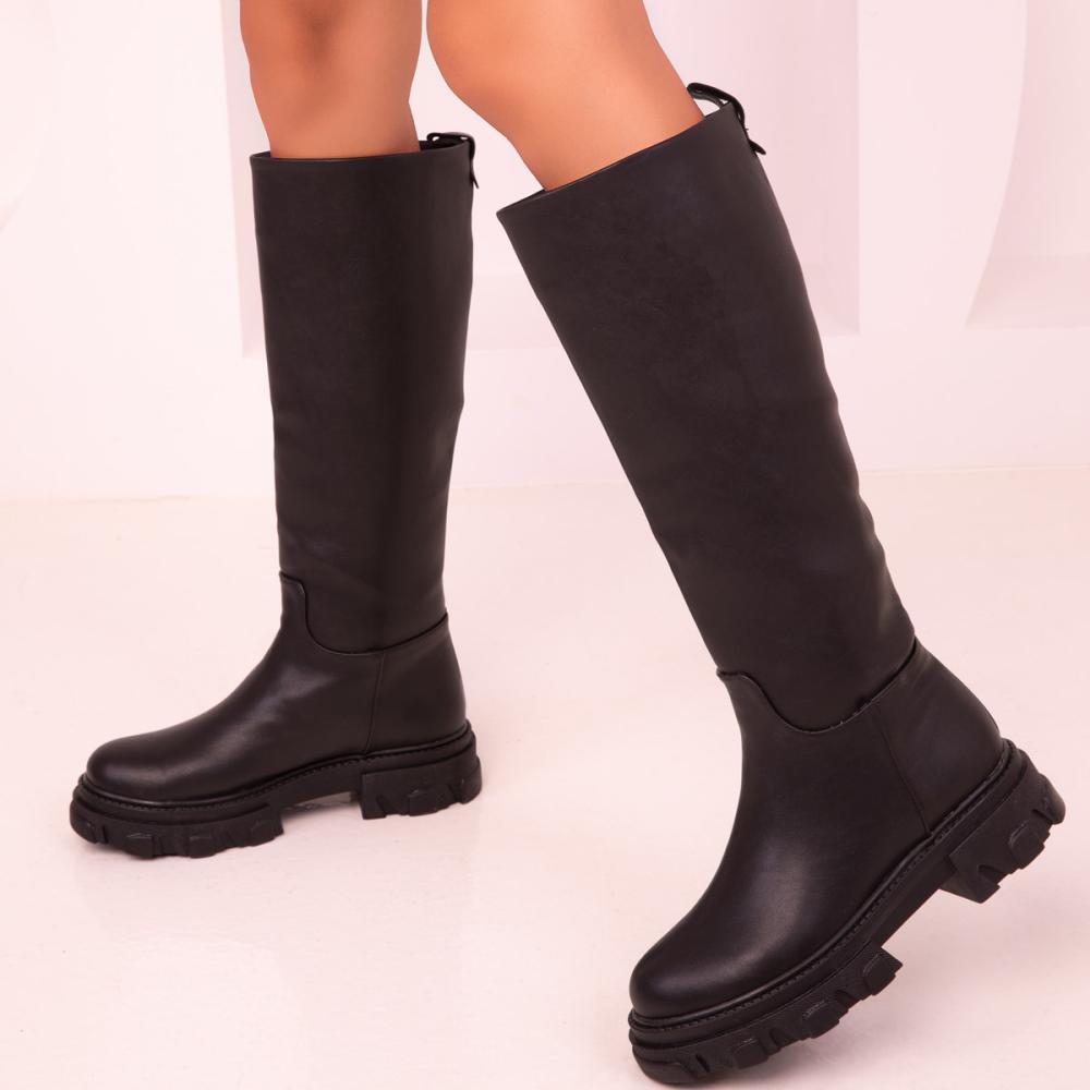 

Модные женские черные сапоги 40