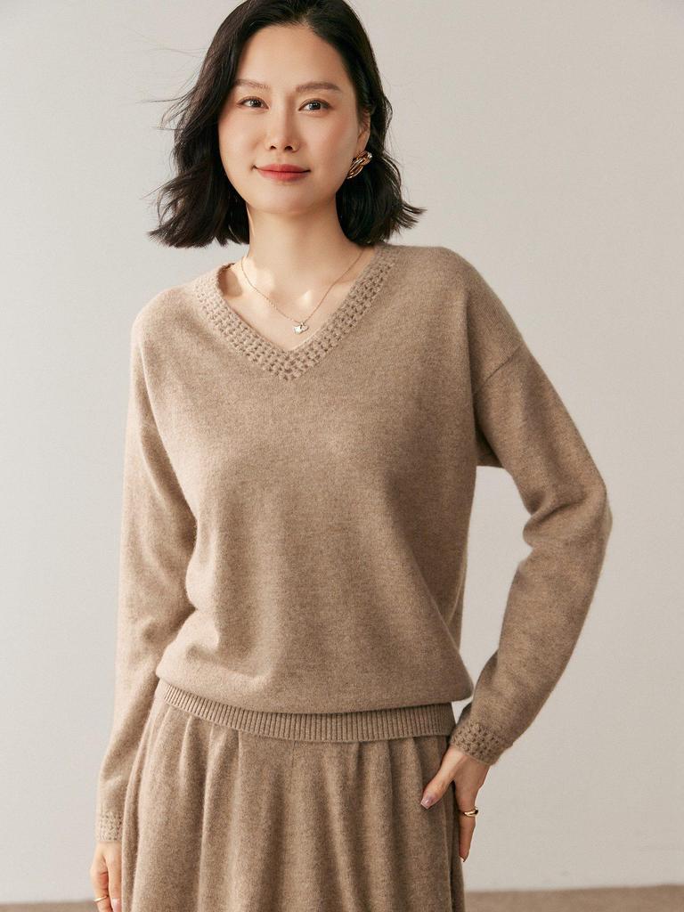 Women's V-Neck Cashmere Knit Pullover Sweater - Hand-Crocheted Loose Fit for Autumn/Winter