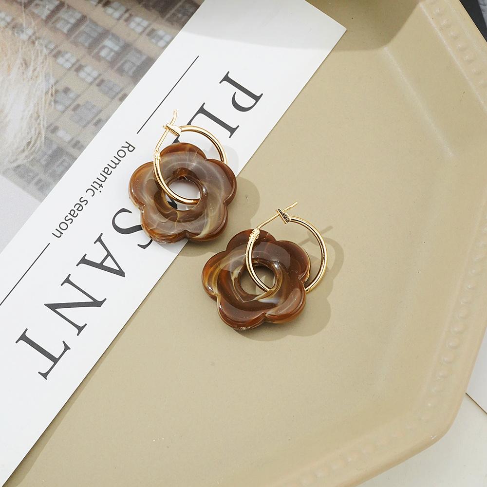 Trendige Harz-Acryl-Ohrringe, süße und niedliche Blumen-Ohrringe, modische, einfache Damen-Schmuck-Accessoires