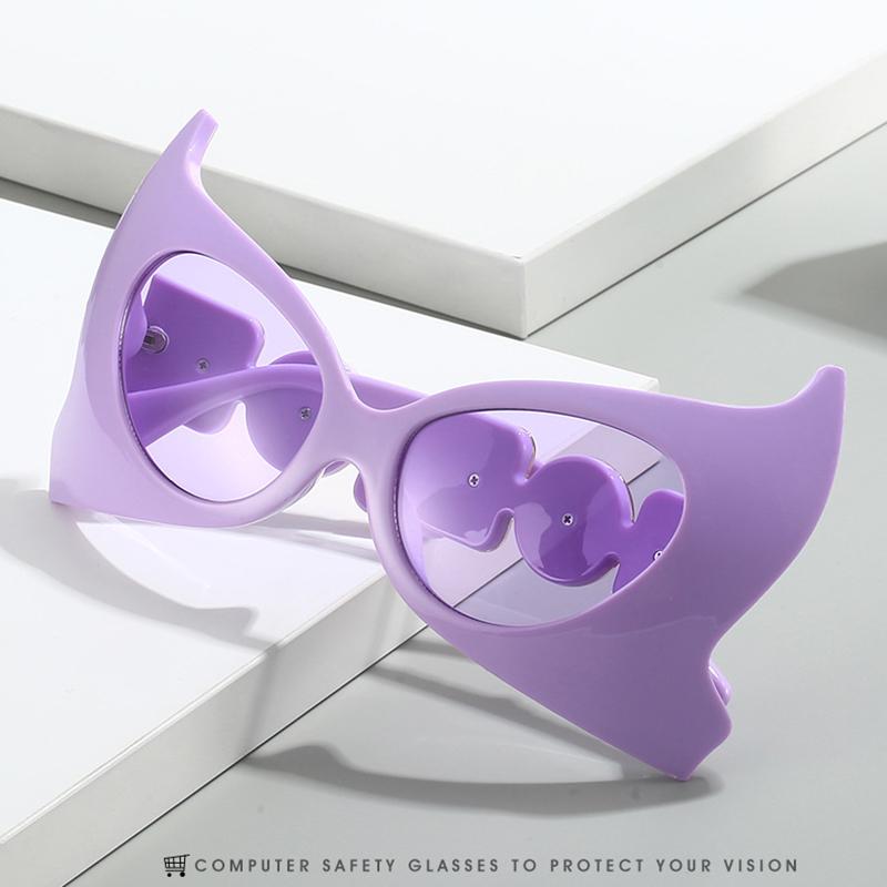 Luxury Brand Designer Oversized Demon Bat Sunglasses Women For Men Vintage Fashion Punk Eyeglasses Sun Glasses Cow Head Shades