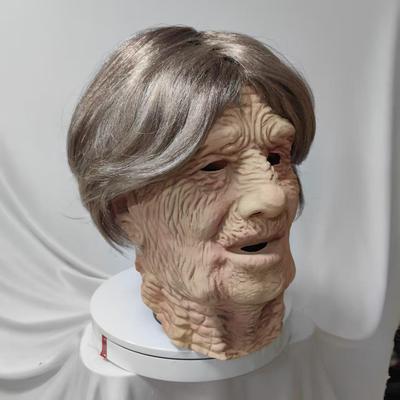 Mască latex doamnă bătrână iubitoare
