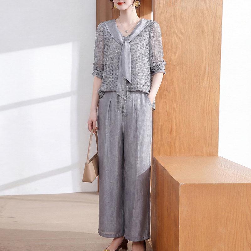 

Elegant Spring Suit: Stylish and Loose Two-Piece Set for Middle-Aged Women, Perfect Gift for Mother s Day 3XL for 120-135 jin
