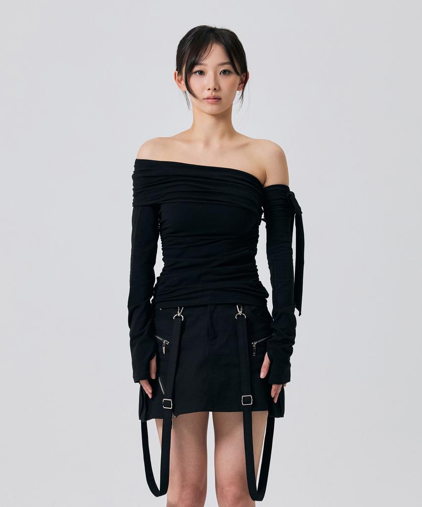 ARIKIM Rien One-Shoulder Shirring Top / Black