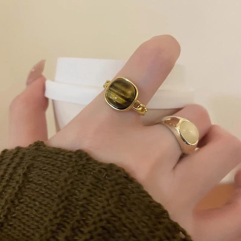 Vintage Amber Color Natural Stone Adjustable Ring Elegant Open Finger Ring Bohemian Style Jewelry for Fashionable Women