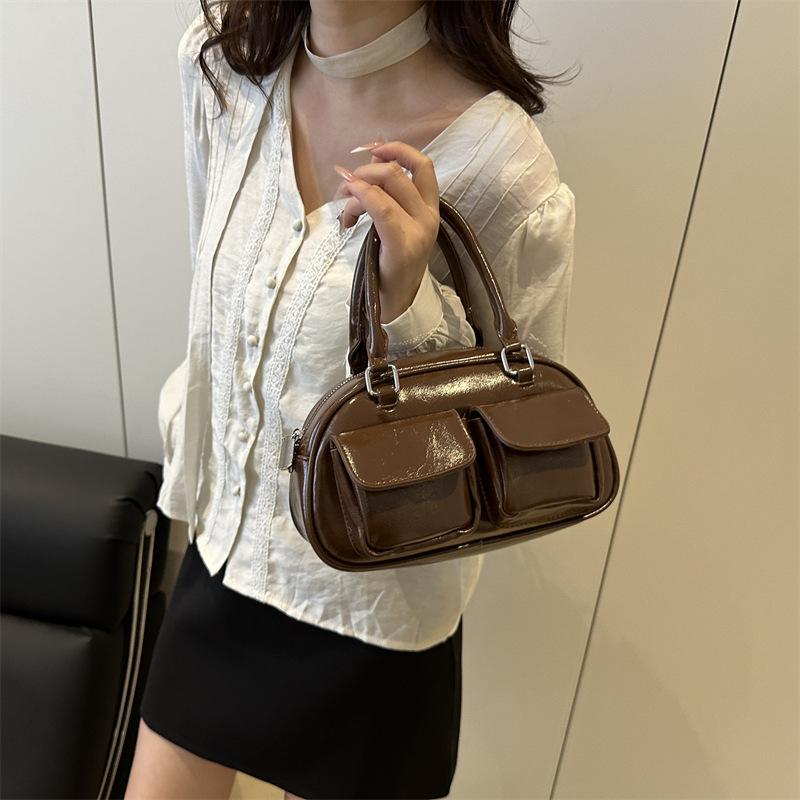 Korean version of trendy niche design underarm baguette bag women's 2025 autumn new shoulder Boston bag bowling bag