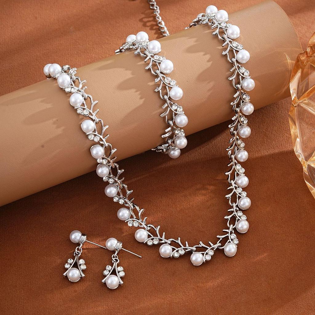 Set di Collana, Orecchini e Bracciale in Cristallo e Perle Lussuoso Elegante Scintillante Set di Gioielli da Banchetto e Festa per Donna Matrimonio Compleanno