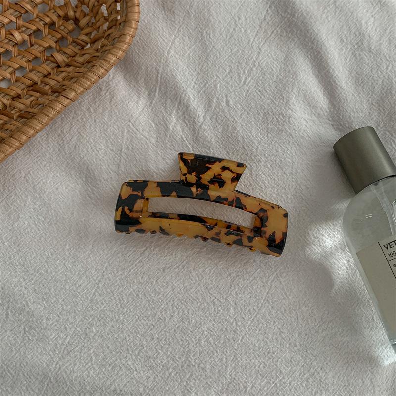 Korean Imitation Acetate High-End Shark Hair Clip - Elegant Hair Accessory for Stylish Looks