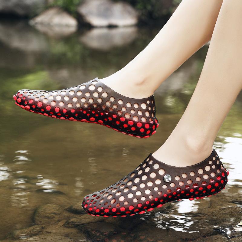 Vietnam Crocs Unisex Summer Beach Shoes, Non-slip Closed-toe Sandals for Men and Women