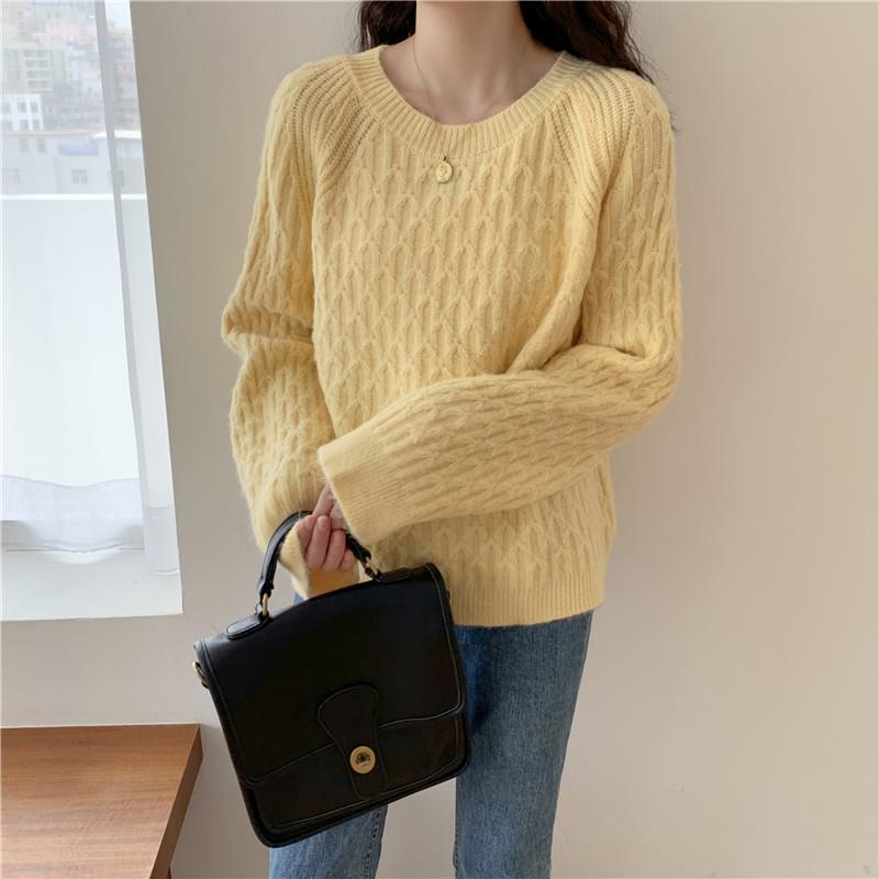 Crew neck pullover sweater women's loose and versatile autumn and winter new short lazy wind long-sleeved knitted sweater bottoming top thick