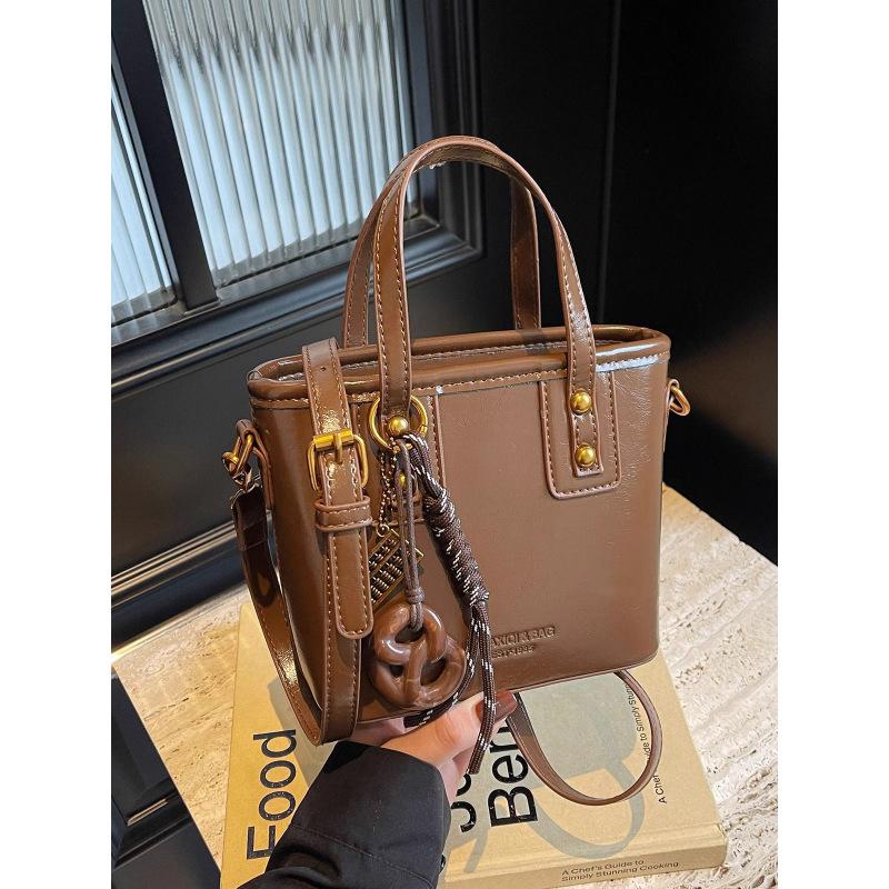 High-end Small Bag Women's 2025 New Autumn and Winter Versatile Messenger Bag Fashion Super Fire Portable Bucket Bag