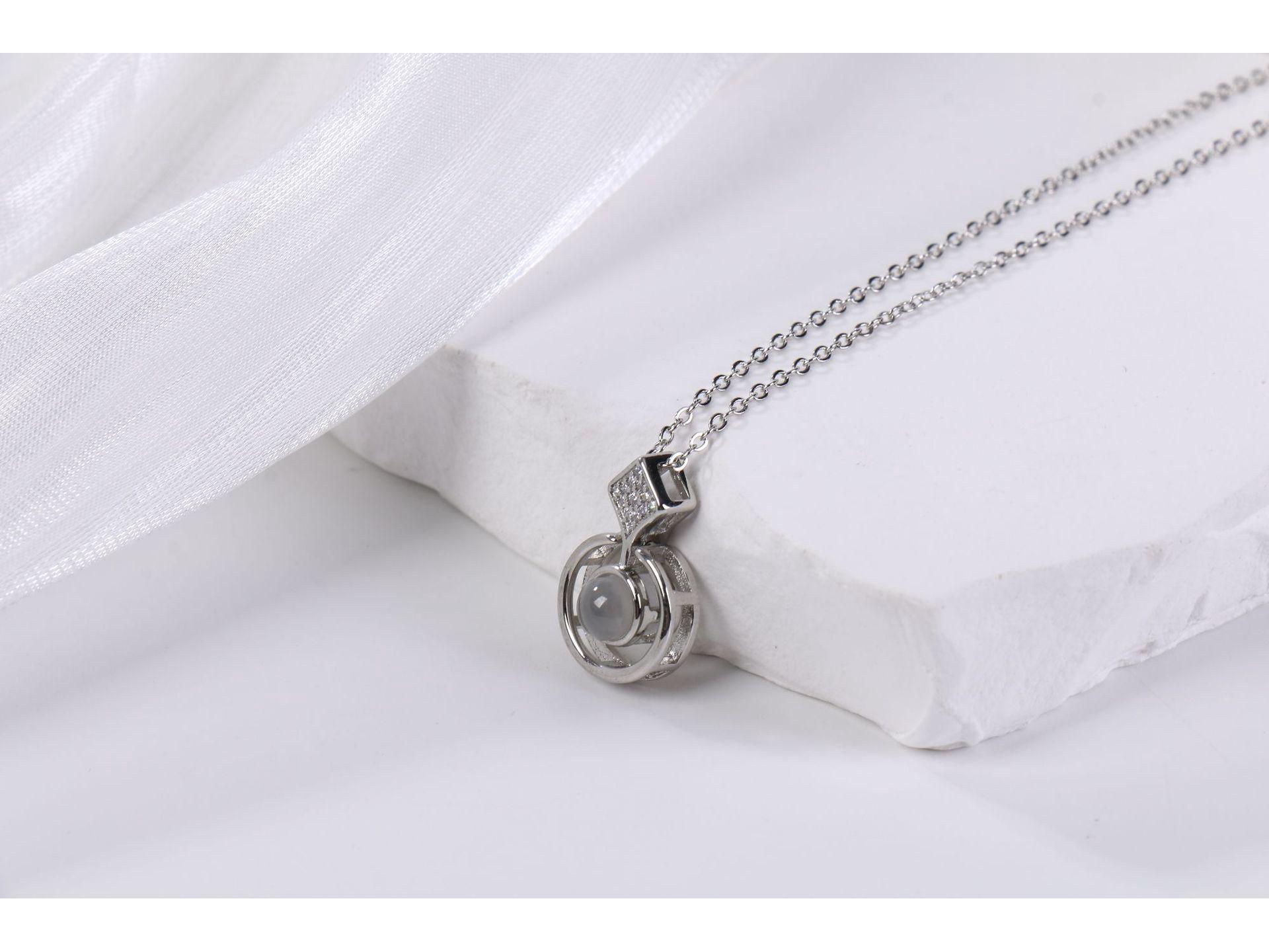 

Trendy Women s Necklace: Rose Gold Elf s Tears Pendant Projection срібний