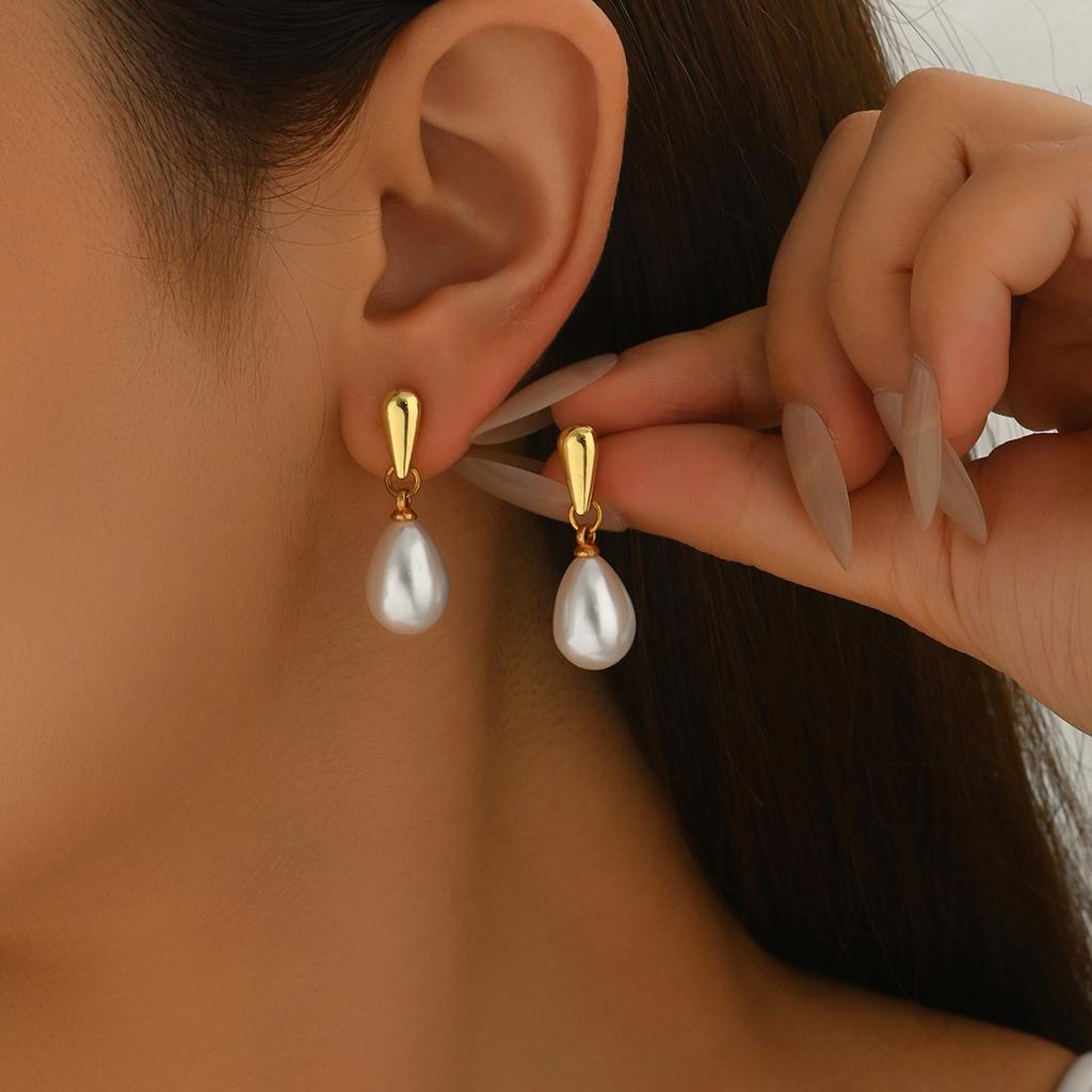 Light Luxury Style Earrings Niche Water Drop Geometric Design Pearl Stud Earrings Versatile Ear Accessories