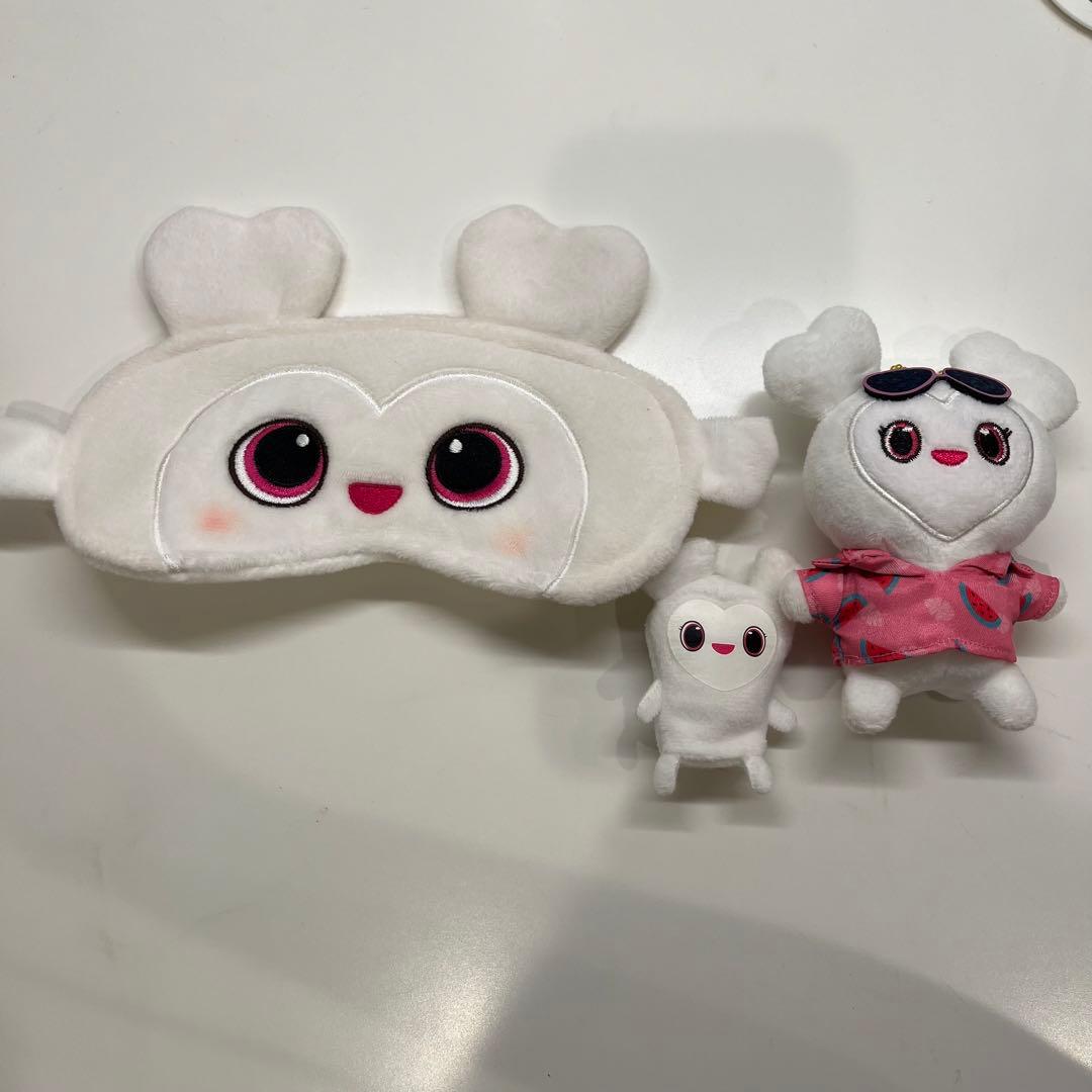 

[USED] Twice Dahyun Double Eye Mask Keychain Mini Double