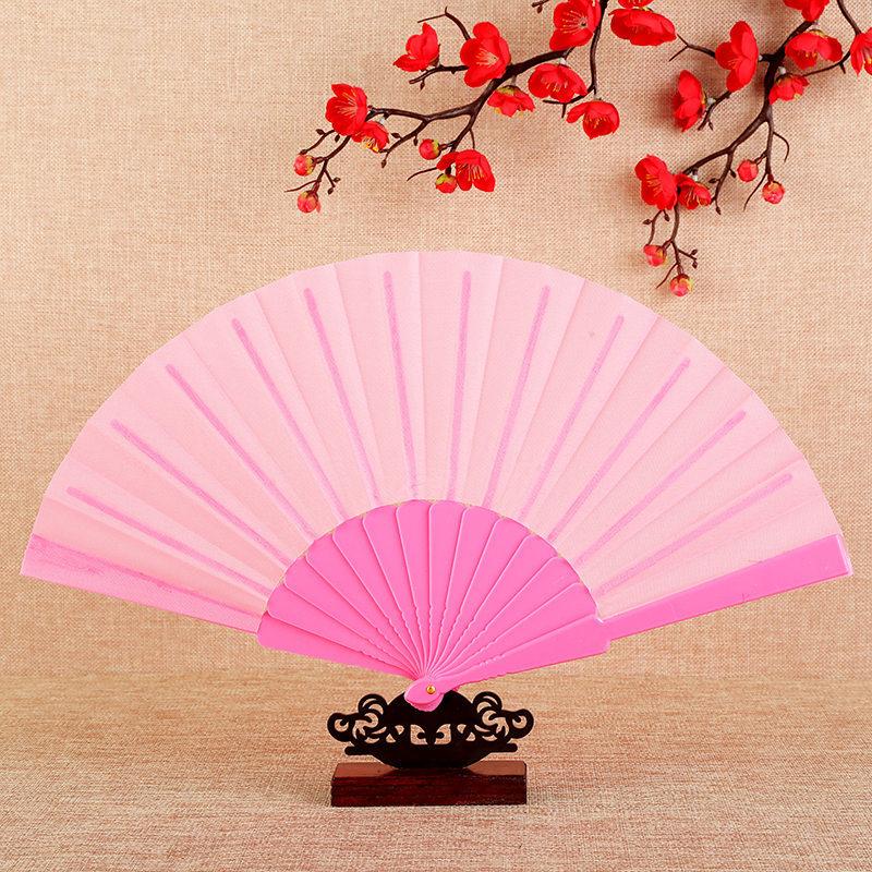 Klassischer Seidenstoff Kunststoffknochen Einfacher Faltfächer Chinesischer Stil Retro Handfächer Bühnenfächer Hochzeitsgeschenk für Gäste