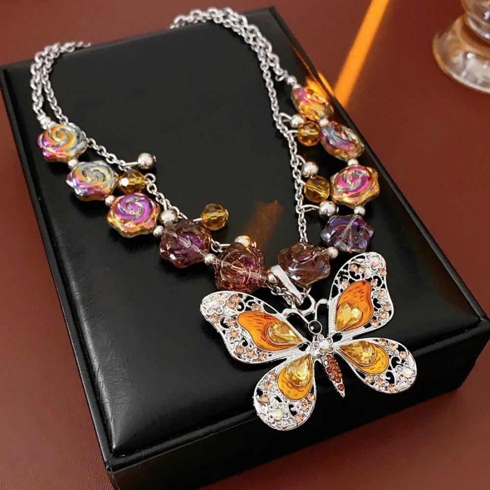 Vintage Butterfly Flower Pendant Necklaces Light Luxury Clavicle Chain Jewelry Accessories