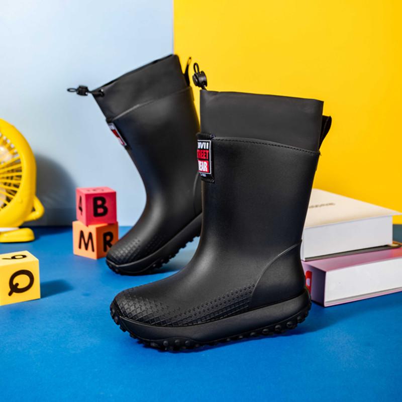 Unisex Baby-Regenstiefel - Kurz, Rutschfest, Winddicht, Aus einem Stück geformtes Gummi mit warmem Kordelzug am Knöchel.