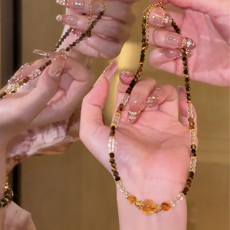 Handmade Natural yellow crystal necklace for women, vintage niche, light luxury, high-end, elegant collarbone chain
