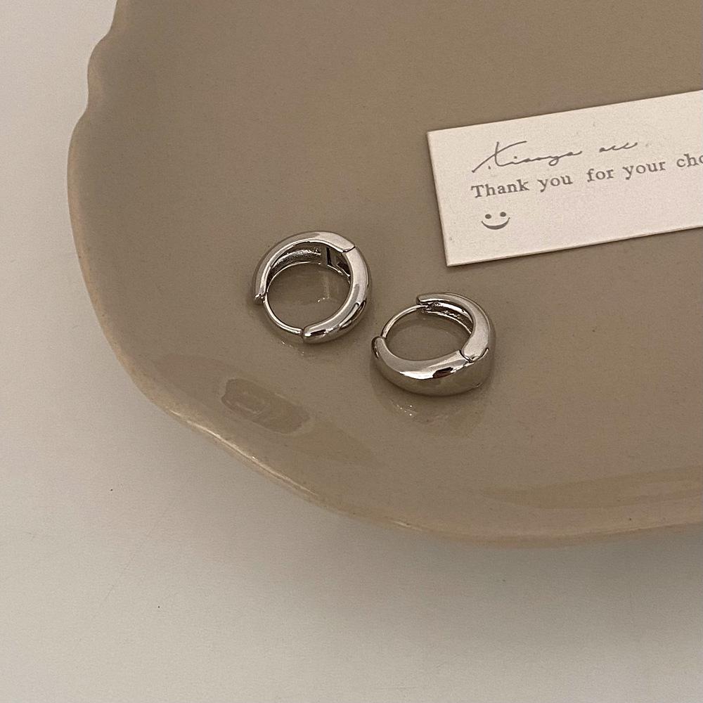 Minimalist 2024 Gold Hoop Earrings - New Trendy Niche High-End Cold Style Ear Cuffs