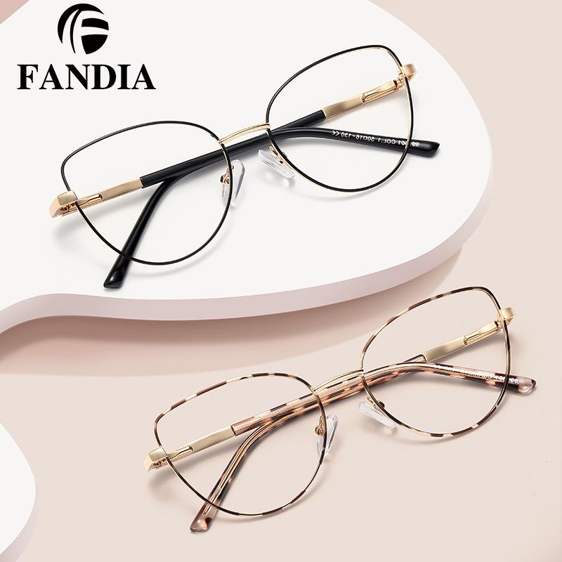 Children’s Cat-Eye Anti-Blue Light Glasses with Metal Temples - Lightweight & Comfortable Myopia Frame