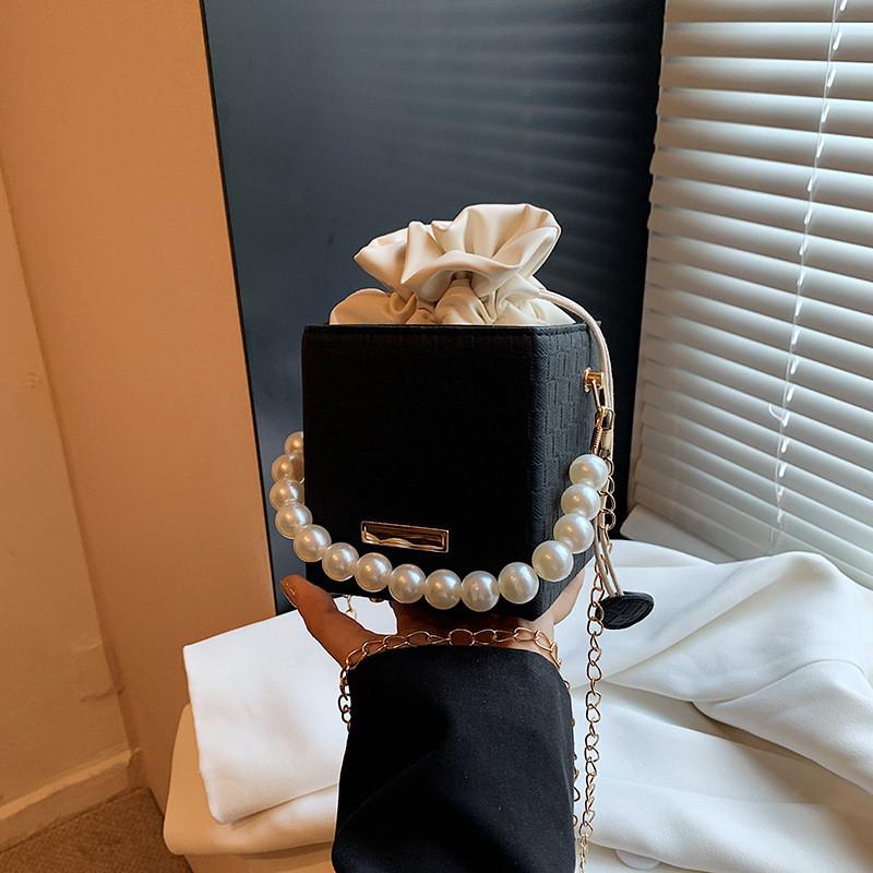 Stylish Medium Size Pu Crossbody Bag For Women With Chic Chain And Soft Feel