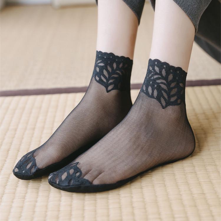 New Women's Non-Slip Invisible Lace Boat Socks - Thin, Hollow, Shallow Bed Sock Design