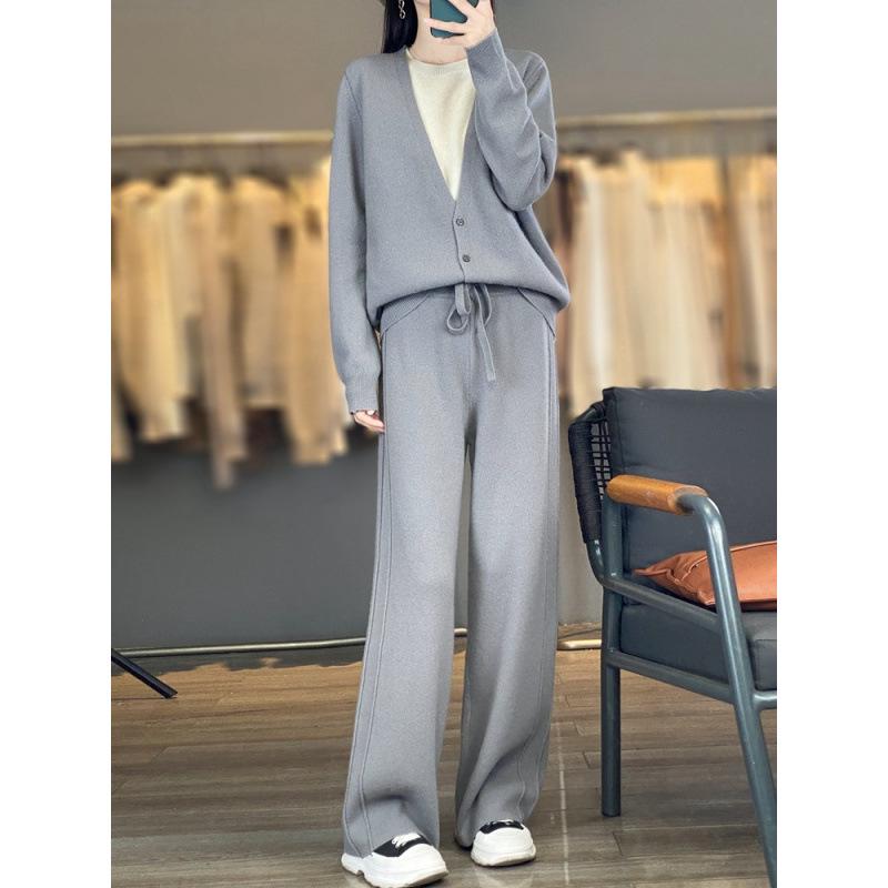 Autumn/Winter 2025 Women's Pure Wool Round Neck Two-Piece Set: Knit Top & High-Waisted Wide-Leg Pants