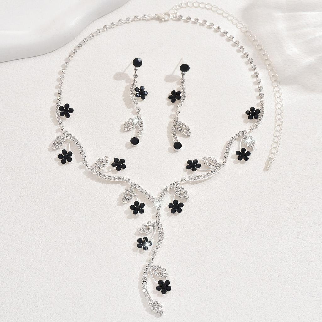 3pcs Sexy and Elegant Flower Pendant Women's Necklace Earring Set Niche Design Birthday Party Wedding Banquet Dress Accessories