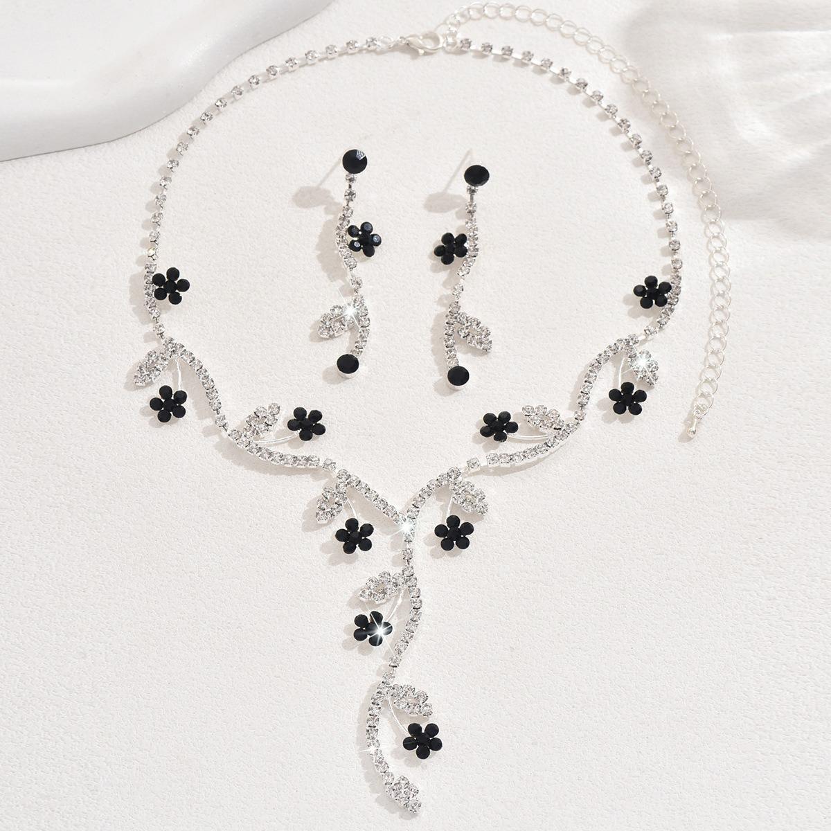 

3 шт. Сексуальний та Елегантний Набір Жіночого Кольє та Сережок з Підвіскою у вигляді Квітки, Нішевий Дизайн, Аксесуари для Сукні на День Народження, Вечірку, Весілля, Банкет 52cm чорний