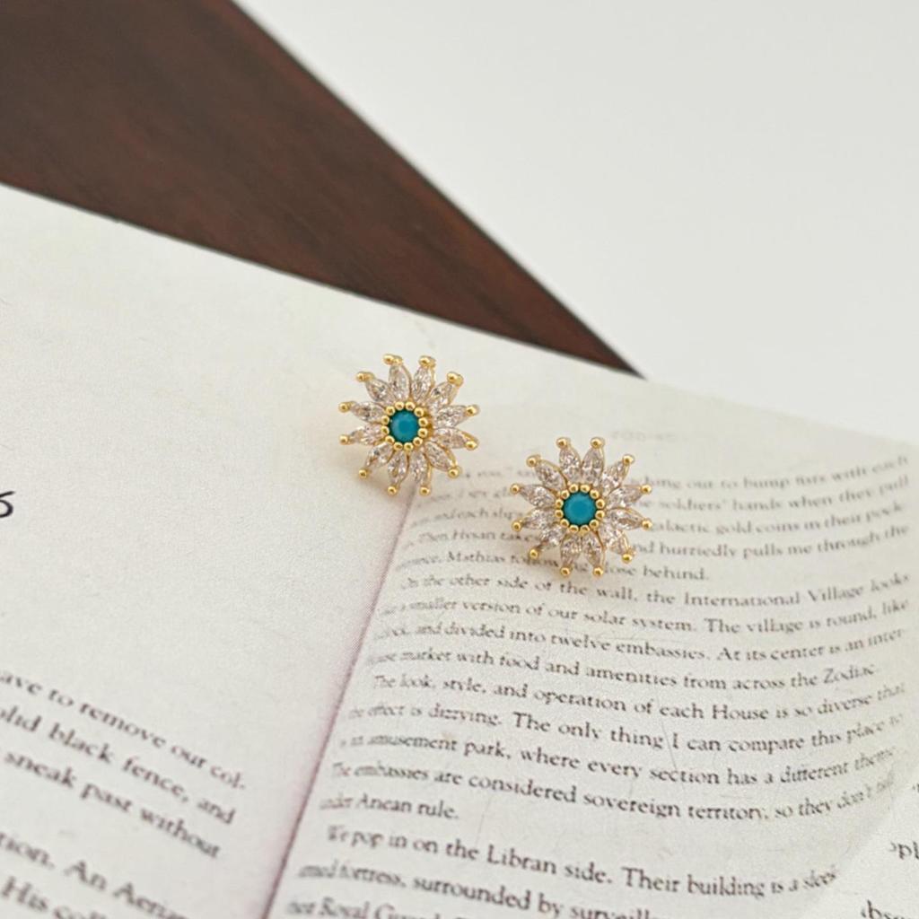 Elegant Retro Daisy Rhinestone Earrings - S925 Sterling Silver Studs
