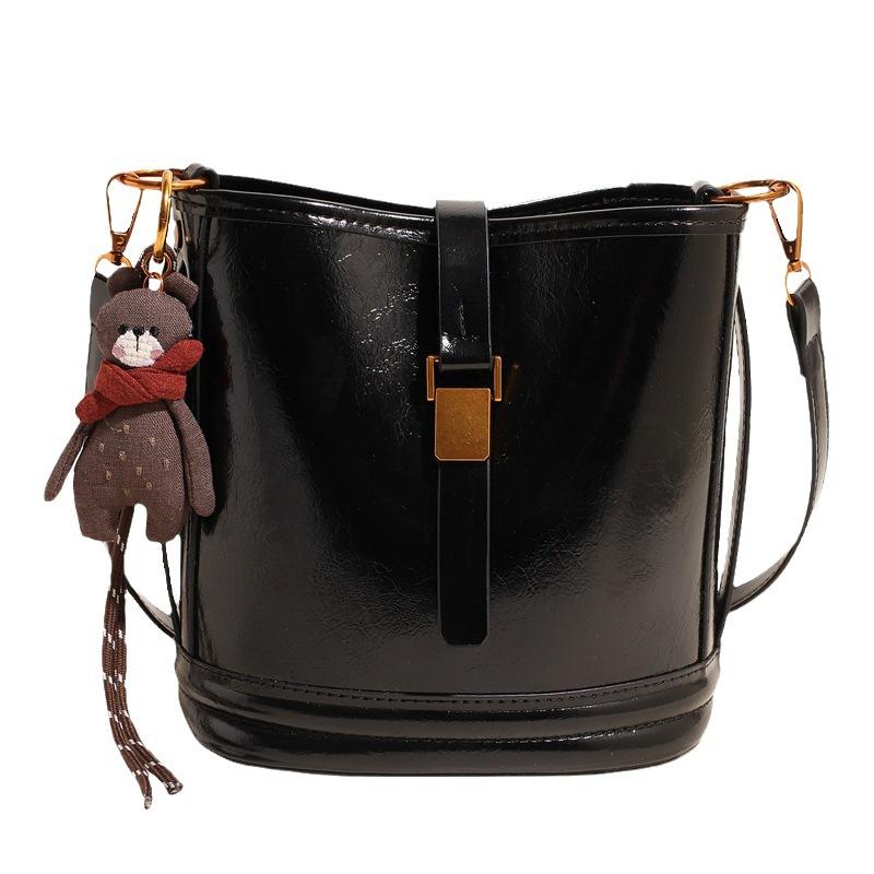 Bucket bag women's 2025 new bag women's autumn and winter high-end underarm women's bag niche white shoulder messenger bag