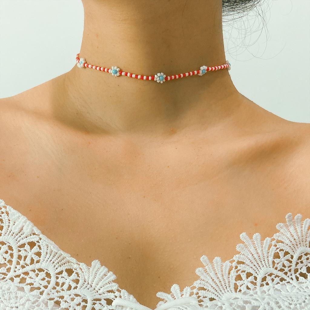 Bohemian Holiday Style Colorful Small Daisy Flower Necklace, Simple Retro Beaded Collarbone Necklace For Women
