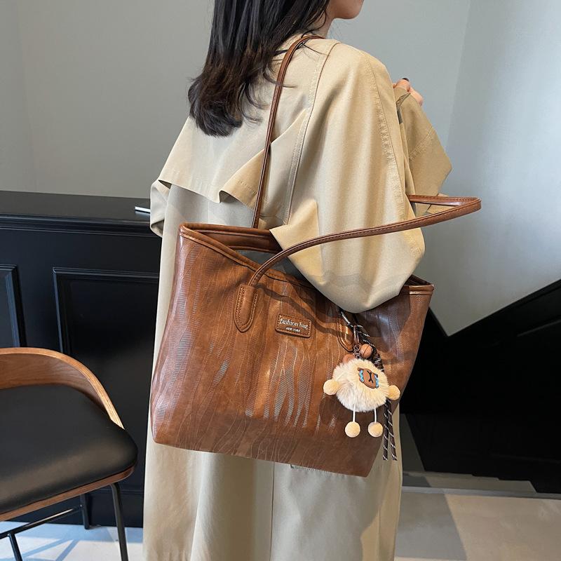 Premium Sense Large-capacity Bag Women's 2025 New Trendy Commuter Tote Bag Popular Versatile Simple Shoulder Bag