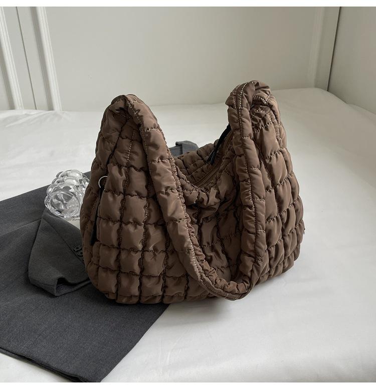 Korean version of pleated bubble cloud bag women's 2025 autumn new large-capacity messenger bag versatile shoulder tote bag