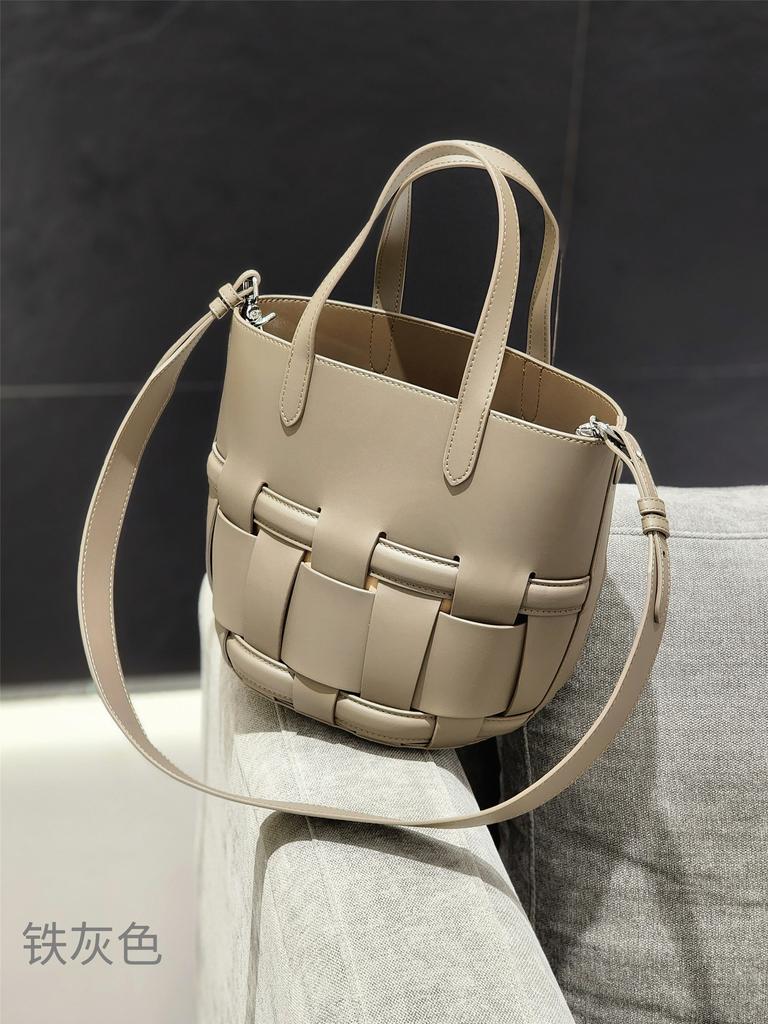 Tote Cowhide Bag 2025 New Versatile Large Capacity Woven Vegetable Basket Niche Genuine Leather Commuting Handbag