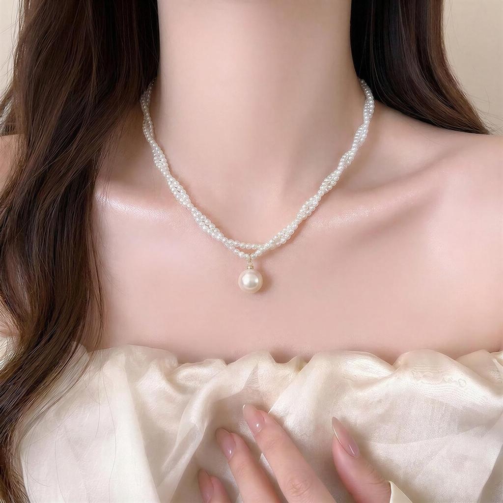 Silver Double-Layer Pearl Pendant Necklace - 2026 Trendy Clavicle Chain Design