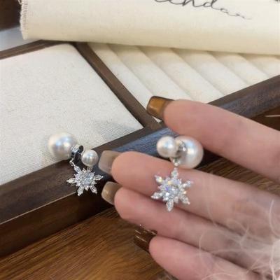 Luxury Zircon Snowflake Pearl Earrings - Two-Way Wear, Exquisite Studs for a Sweet, Sophisticated Look.