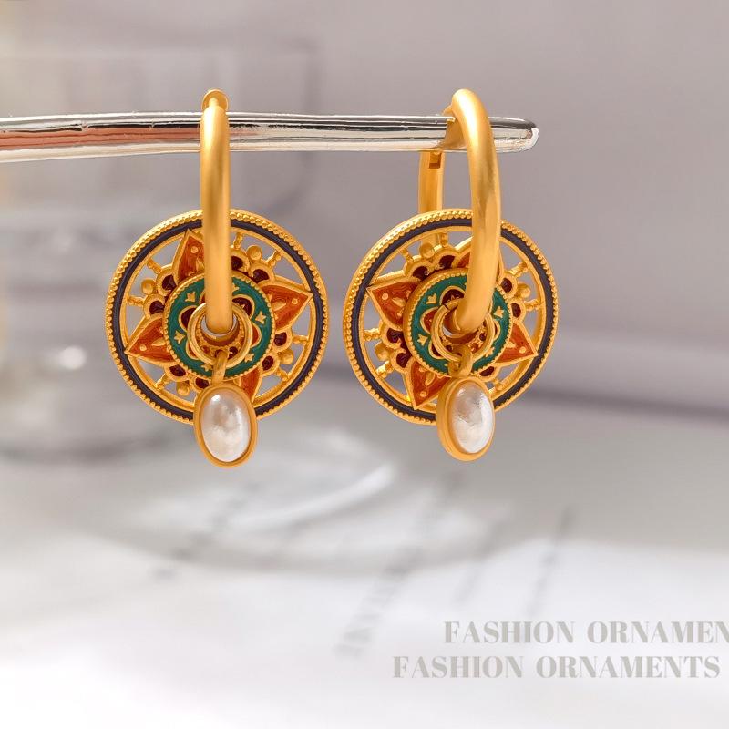 Malowane nauszne mankiety w stylu chińskim: Modne kolczyki color block z niszowym designem high-end