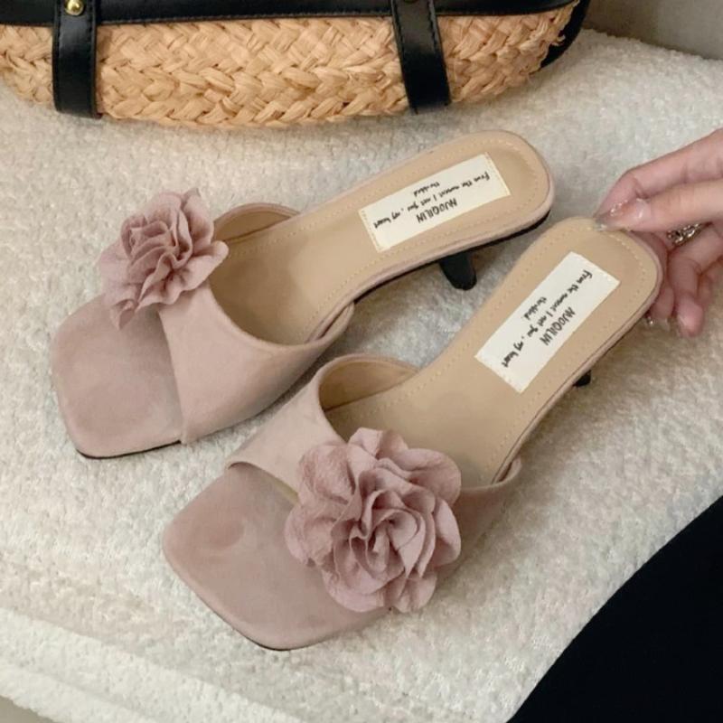Fashion Elegant Flower Decoration Low Heel Slippers Women Fashion Square Toe Strange Style Design Slide Sandals Sexy Open Toe Beach Shoe