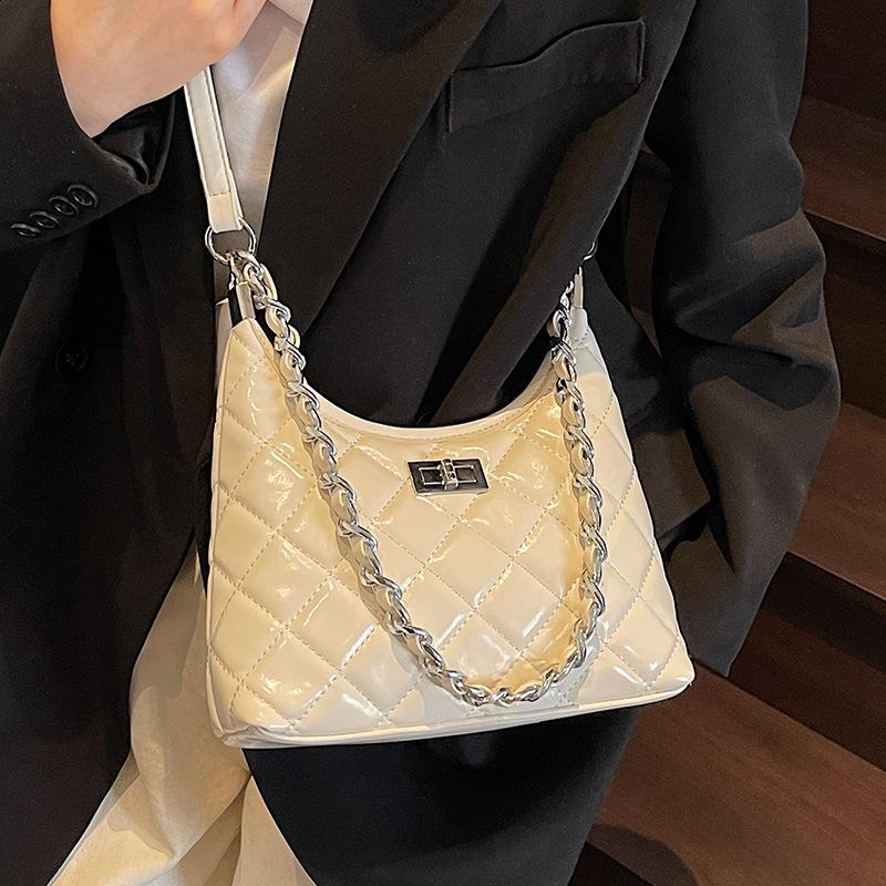Hot Sale In Spring and Summer, Korean Xiaoxiangfeng Rhombus Chain, Underarm Bag, Versatile Commuting, Foreign Style Light Luxury Casual Messenger Bag