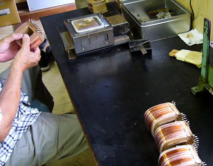 Transformer Workshop Made In Japan Transformer Step-Up Transformer 1000W 100V To 110-120V 1012-1K (For Overseas Products)